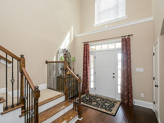 Large elegant foyer 