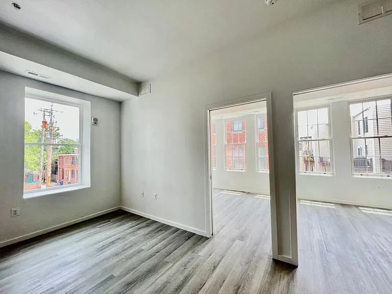 725 W Pratt St. — Photo 89