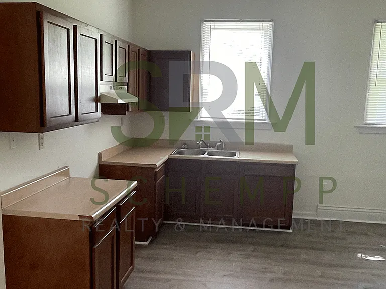 2912 Greenwood Ave — Photo 3