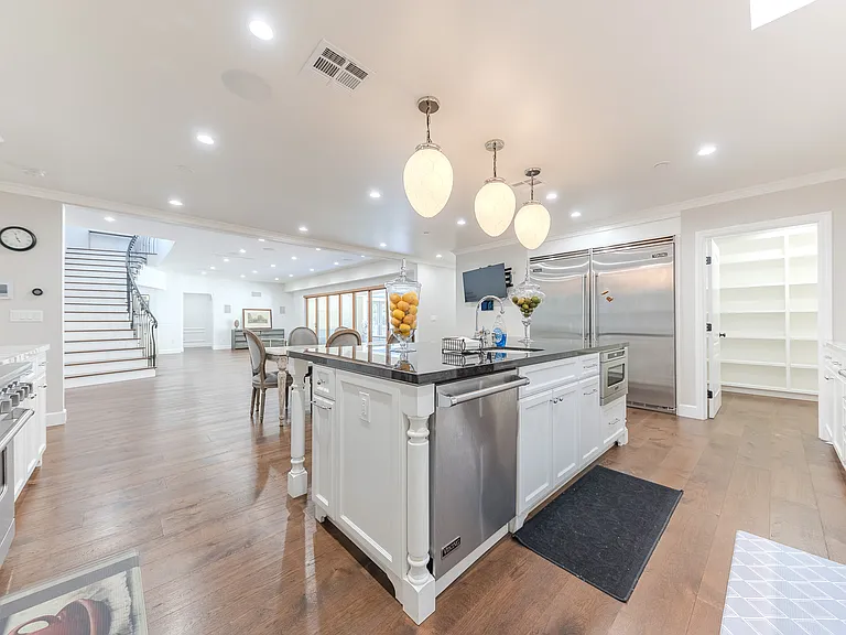 325 W Bellevue Dr — Photo 8