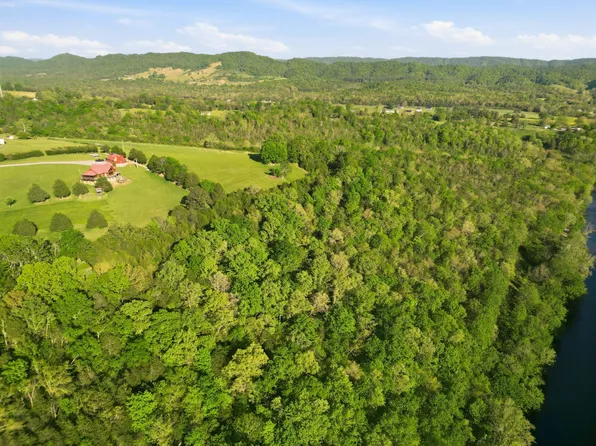 1 Moles Ln, Byrdstown, TN 38549