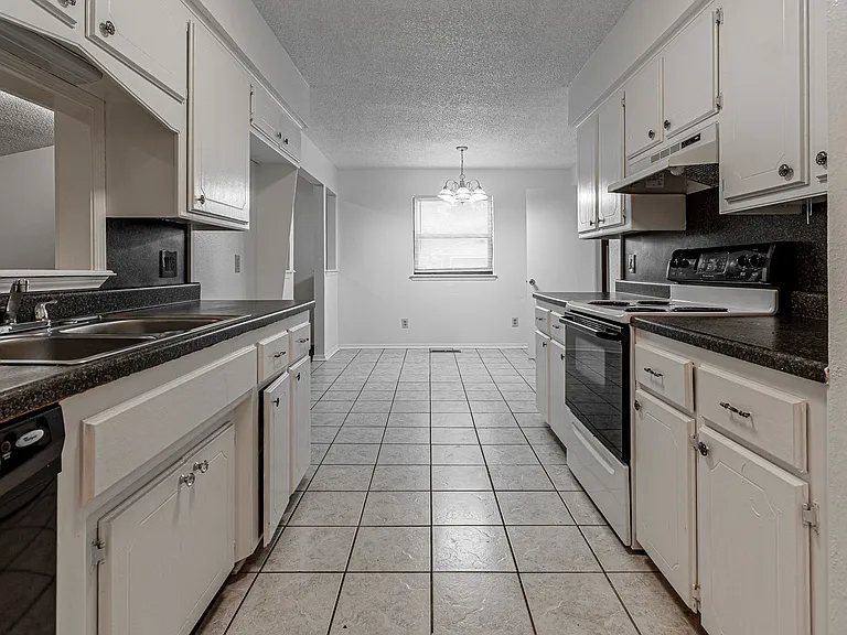 3808 Oakcliff Dr — Photo 7