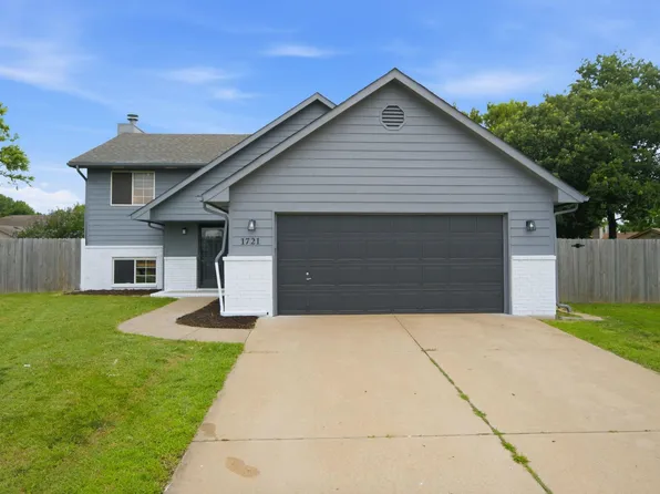 1721 N Redbarn Cir, Wichita, KS 67212