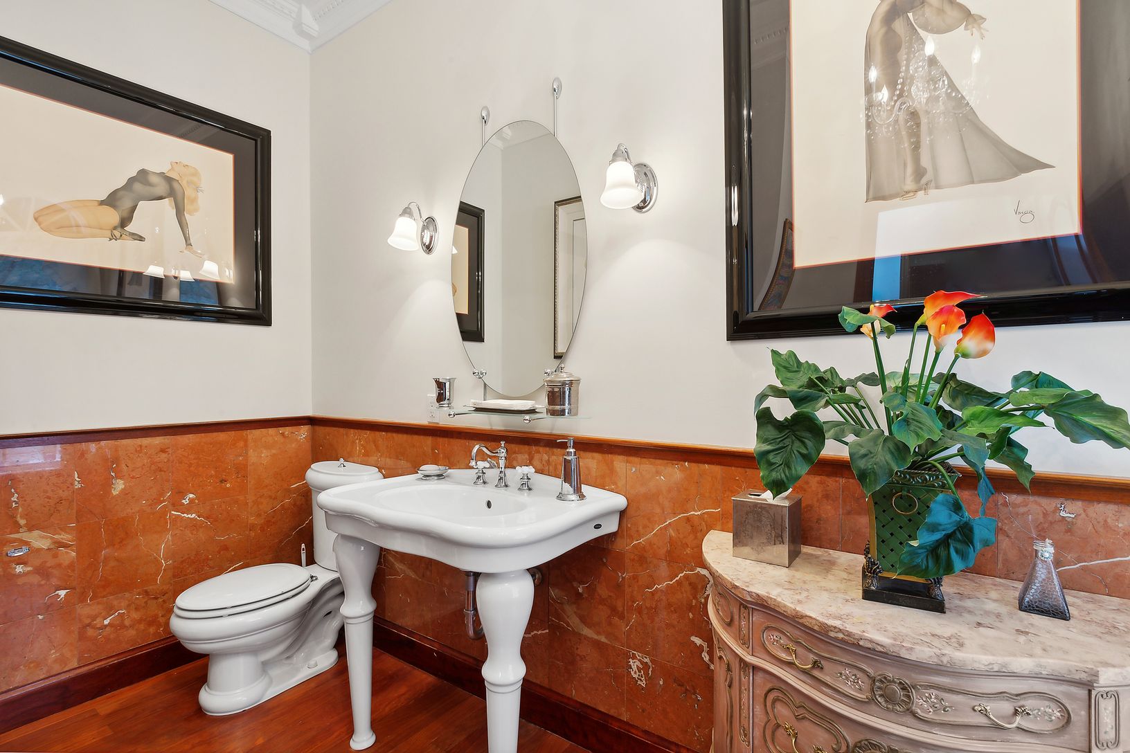  Powder room / Main floor