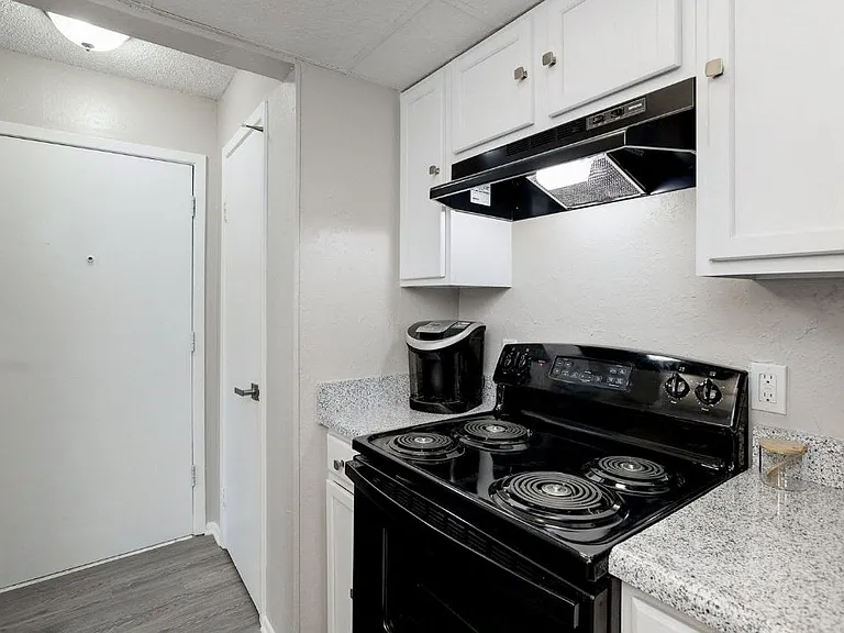 Horizons East — Photo 8