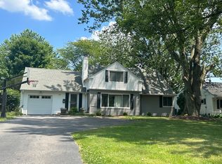 527 Bradley Rd, Bay Village, OH 44140