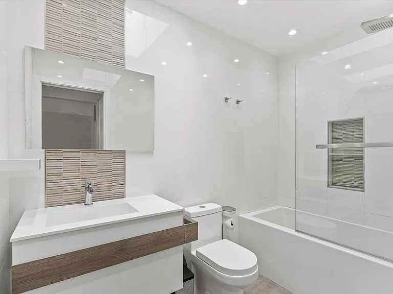 5049 Garfield St NW — Photo 3
