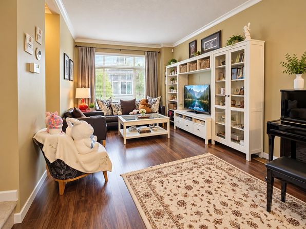 4 bedroom rental in Surrey — photo 2