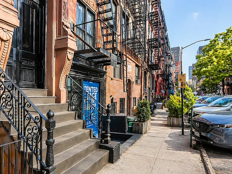 231 E 4th St #B1 — Photo 6