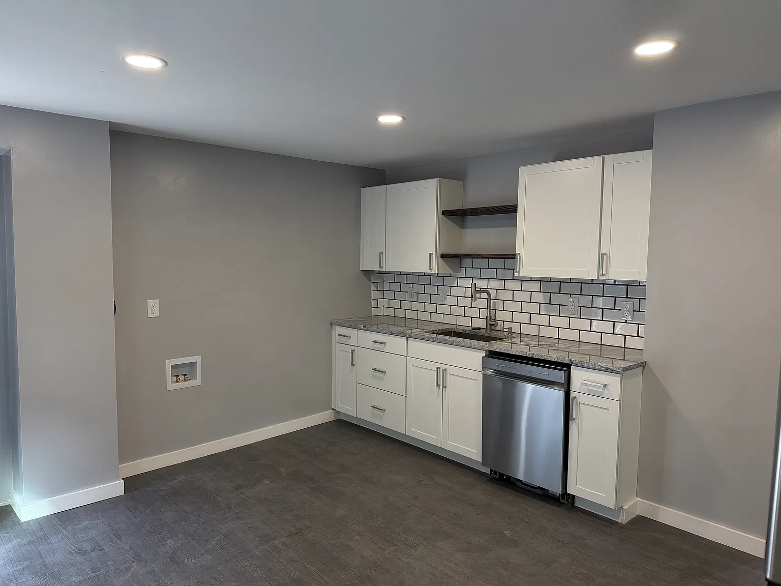 3 bed, 850 sqft, $2,275 — Photo 2