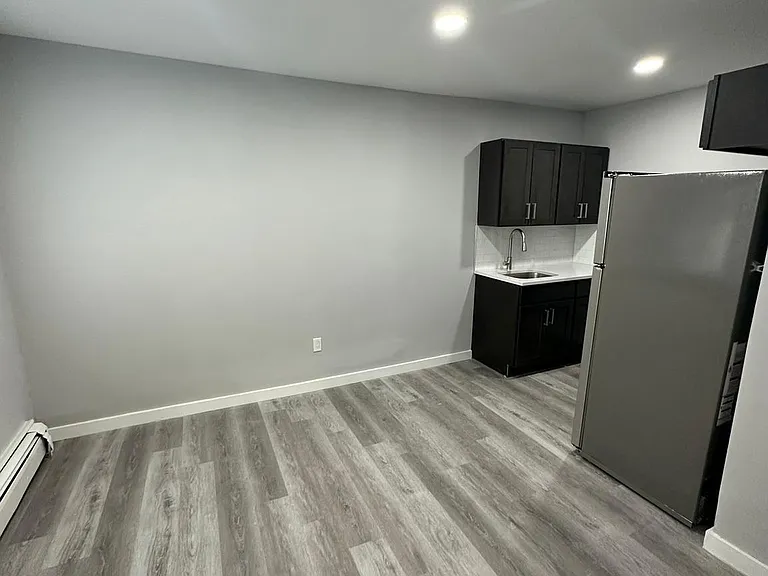 615-623 E Vernon Rd #102 — Photo 3