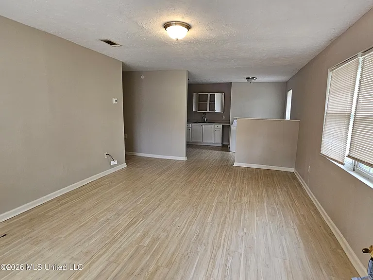 229 Lawrence Rd — Photo 3