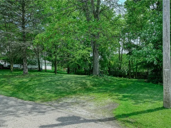 1921 Dwight St, Cuyahoga Falls, OH 44221