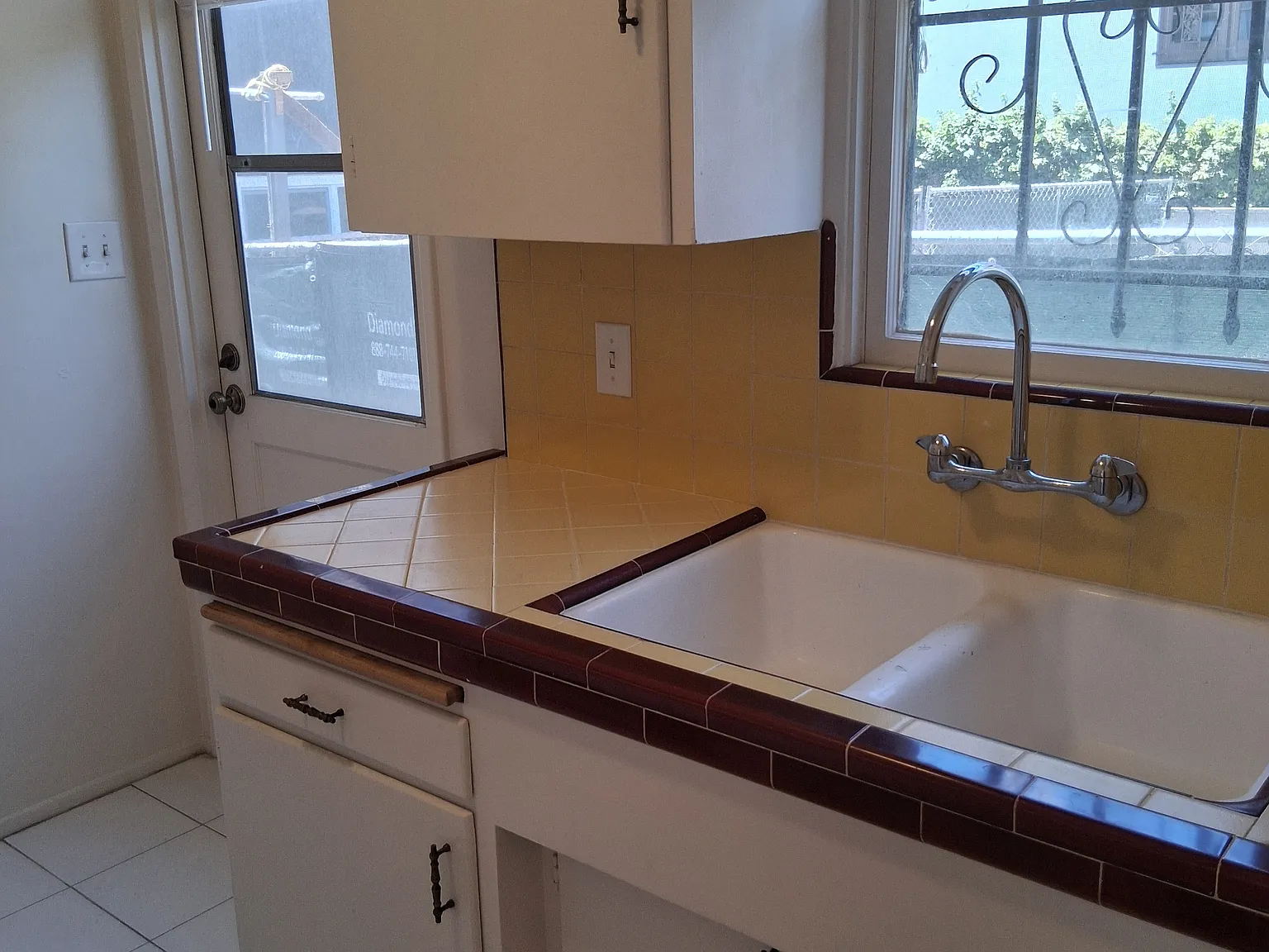 1285 Robinson Avenue — Photo 4