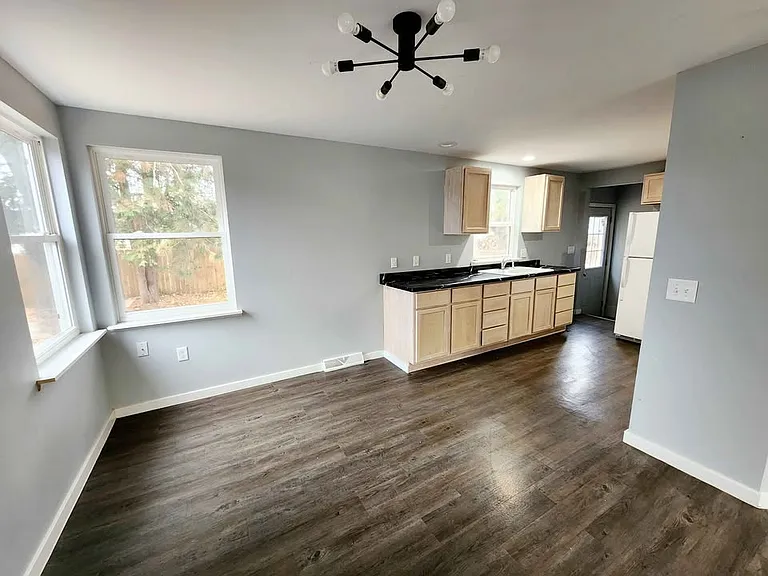 119 Grace St — Photo 5
