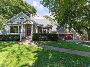 114 Brookhill Rd, Libertyville, IL 60048