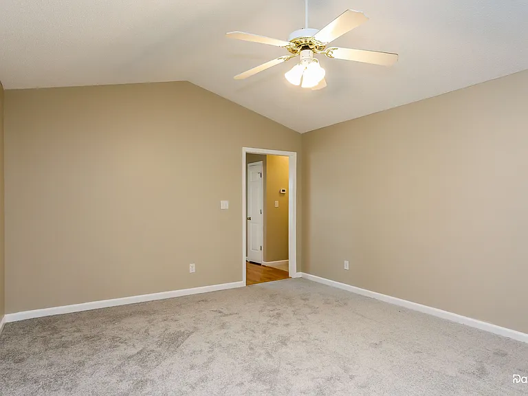 221 Breezewood Ln — Photo 10
