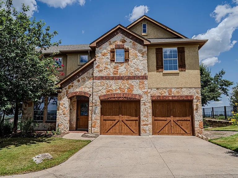 16 Mountain Terrace Cv — Photo 1