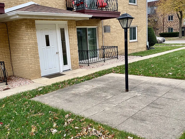 17760 Rosewood Dr #6 — Photo 3
