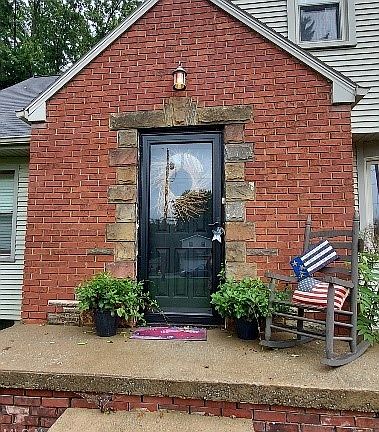 3rd image of 1346 Eastview Dr