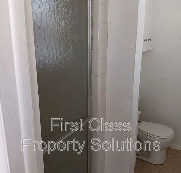 1731 NW 32nd St #18 — Photo 7