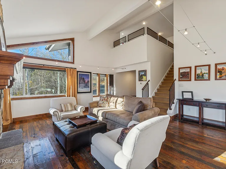 7240 Buckboard Dr — Photo 4