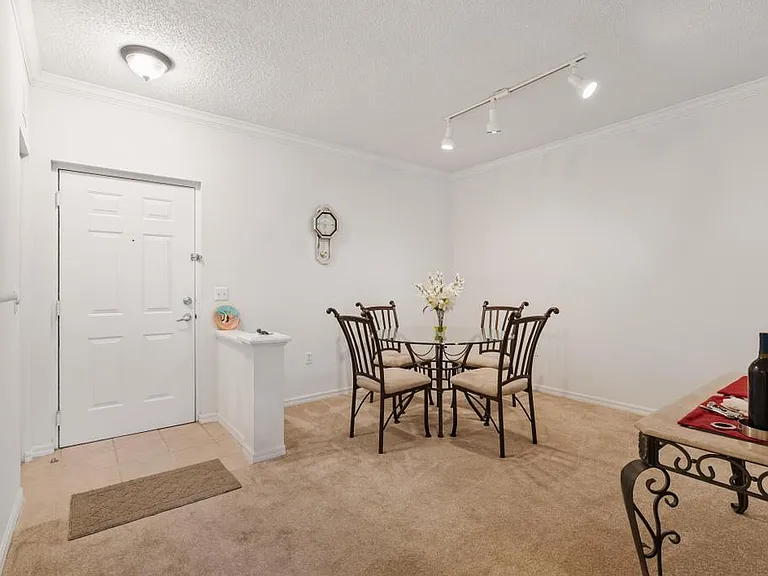 2202 Tuscany Way — Photo 10