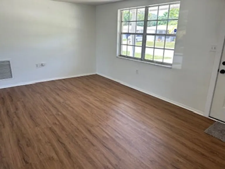 9820 Rainbow Ln — Photo 10