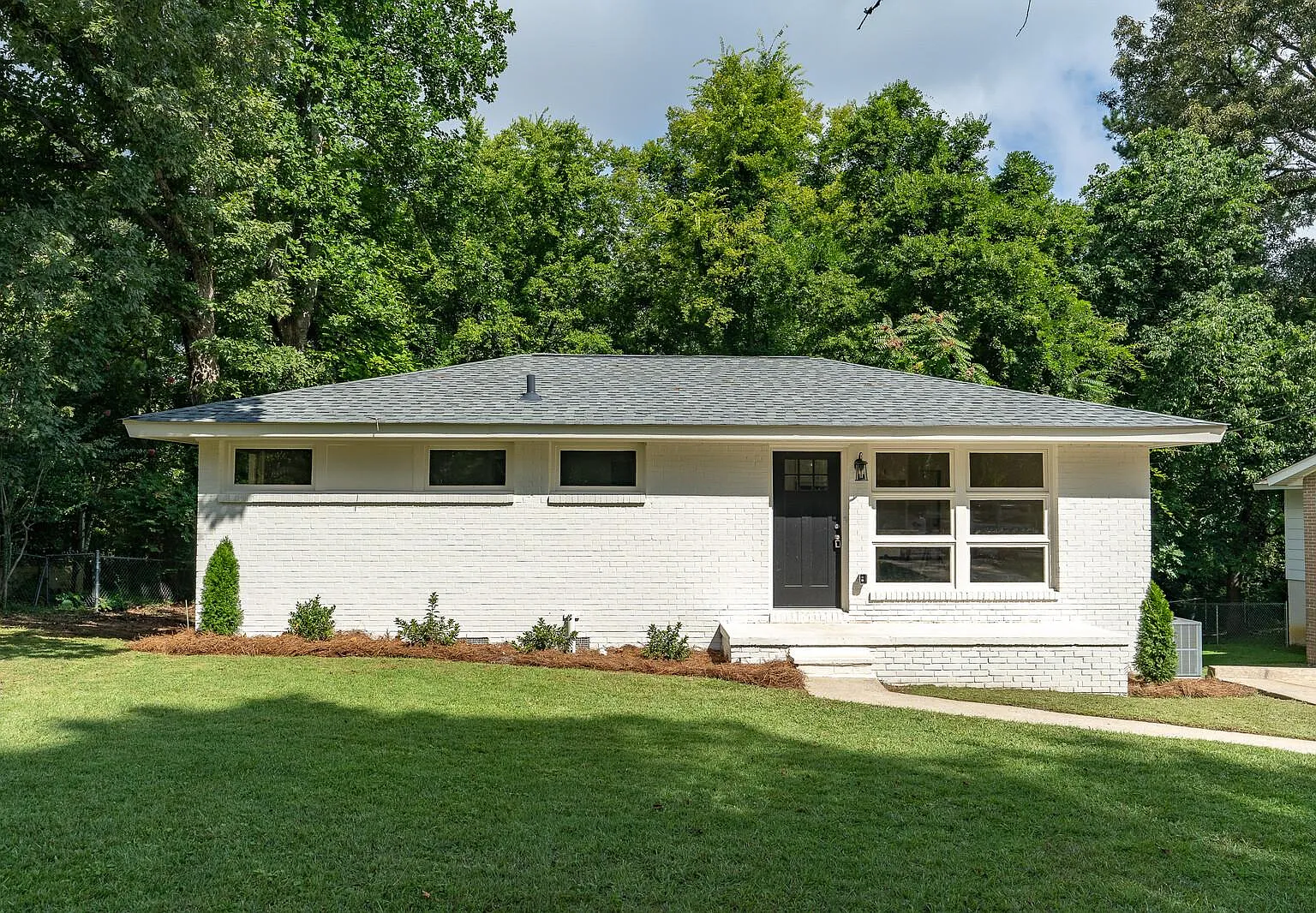3 bed, 1047 sqft, $1,925 — Photo 1