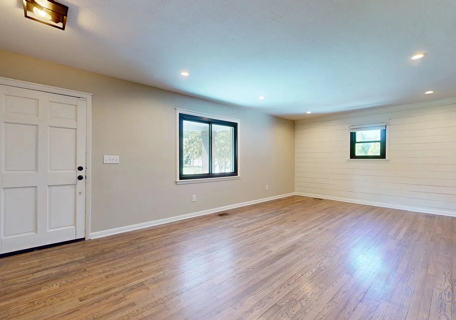 3 bed, 1118 sqft, $2,500 — Photo 2