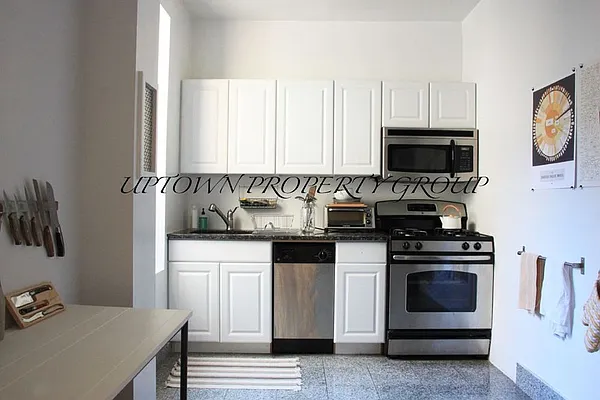 Rented by Uptown Property Group | media 9