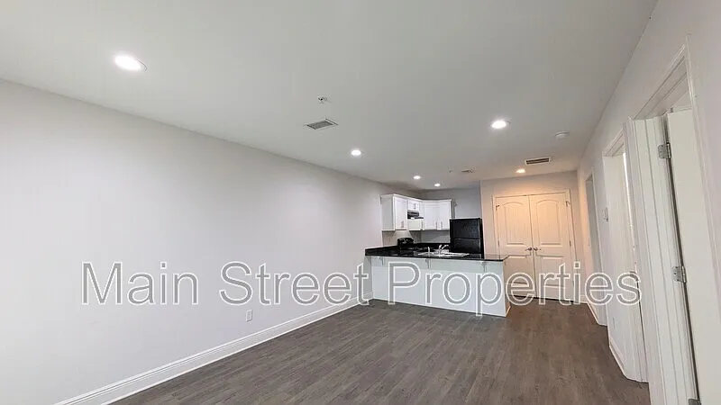 2 bed, 1.0 bath, 800 sqft, $1,200 — Photo 3