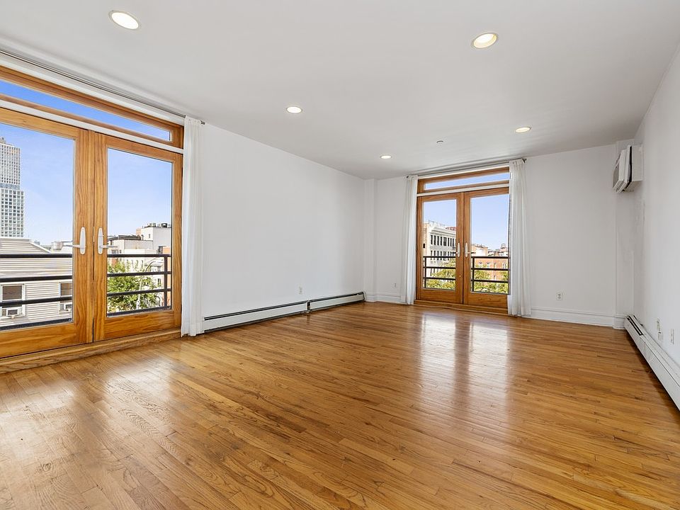 1st image of 150 S 1st St APT 4C
