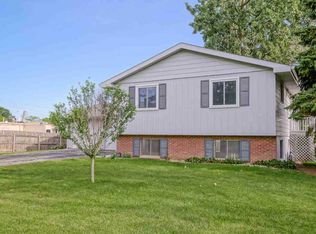 2604 W Overhill Rd, Peoria, IL 61615