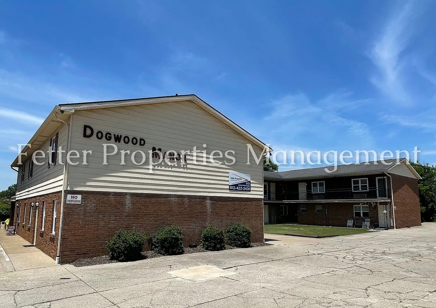 Dogwood Manor — Photo 1