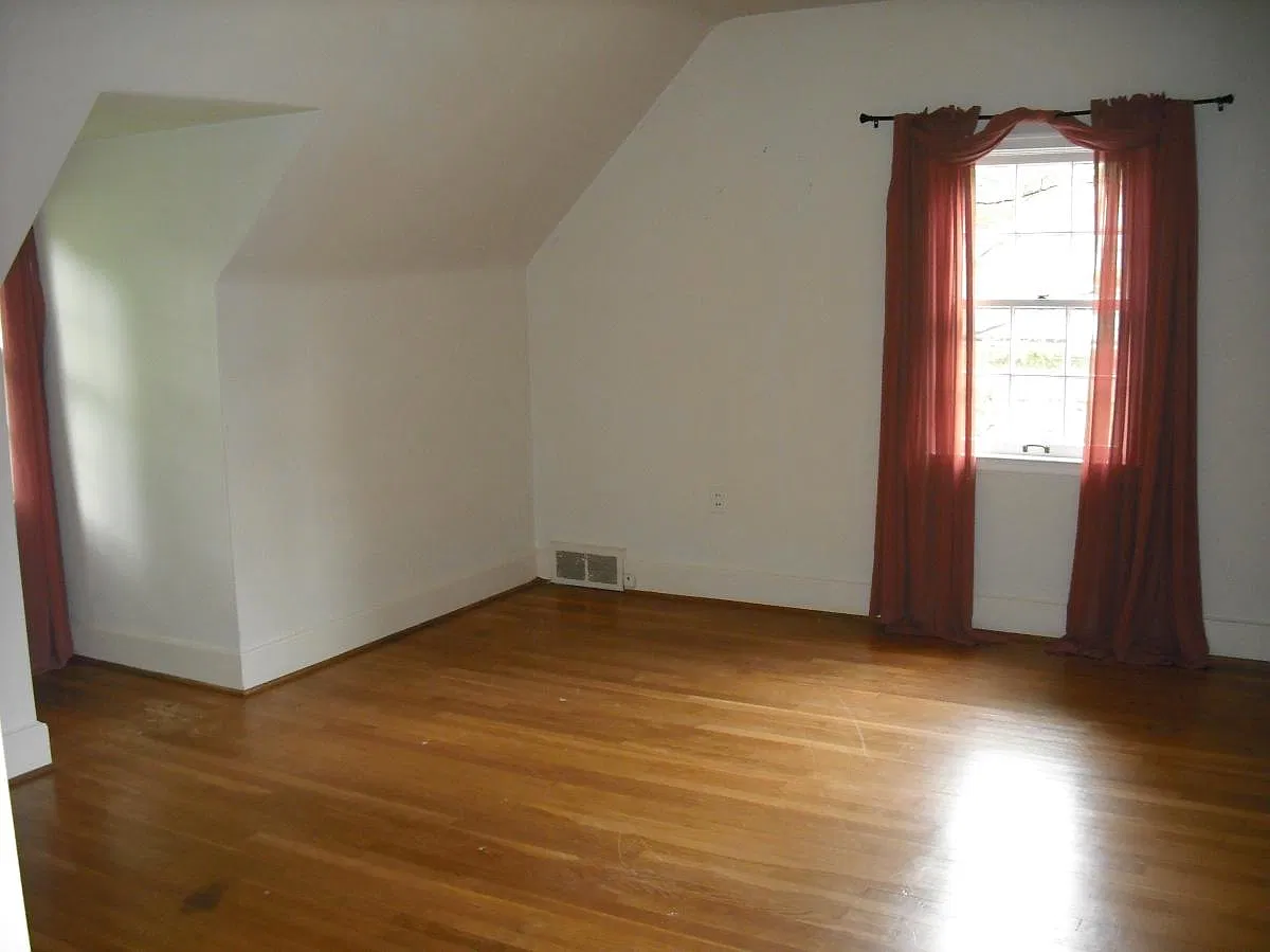 3 bed, 1.5 bath, 1789 sqft, $2,375 — Photo 3