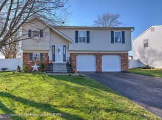 57 Sweetbriar Trl, Howell, NJ 07731