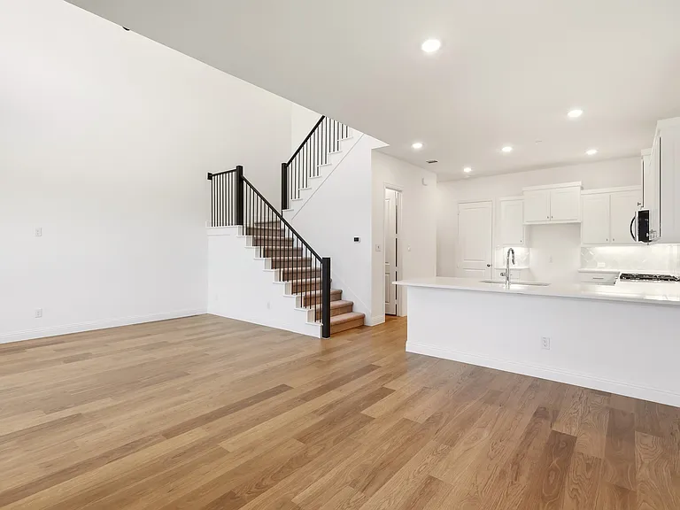 1318 Marsh Ln — Photo 5