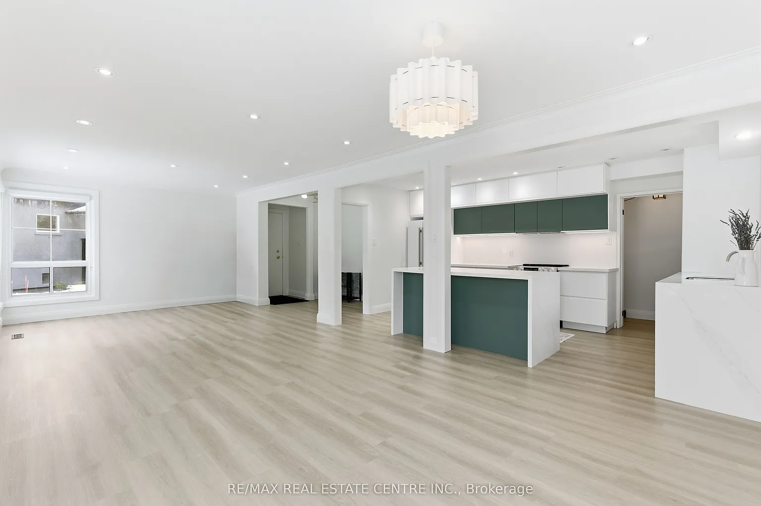70 Beaverbrook Ave APT A photo 1