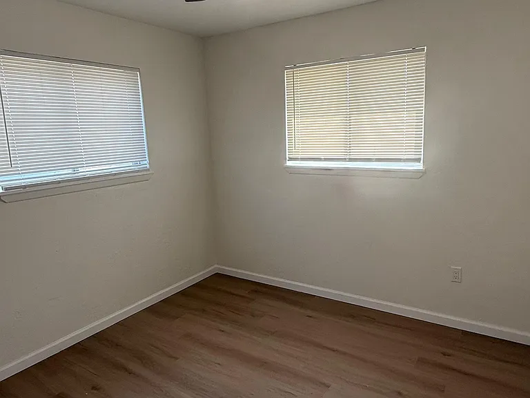 732 SW 46th St — Photo 18