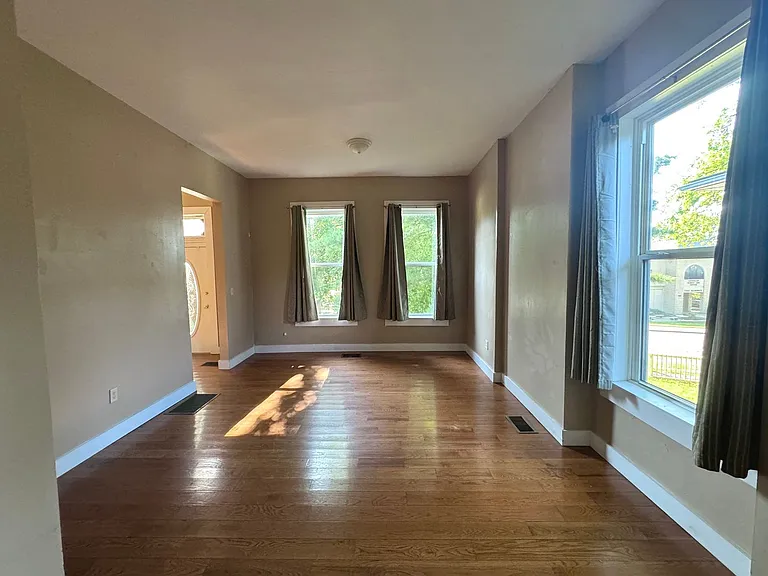 337 N Ellis St — Photo 6