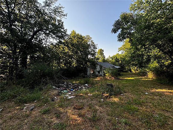 5th image of 510 E Main St