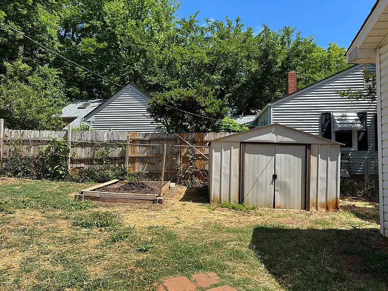 1905 Bradford St — Photo 17