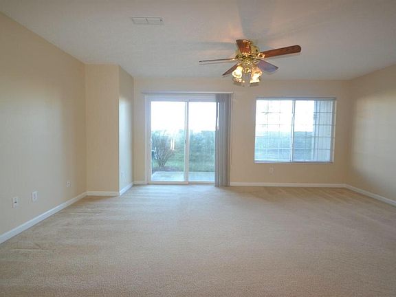 3rd image of 6284 Lakesprings Dr