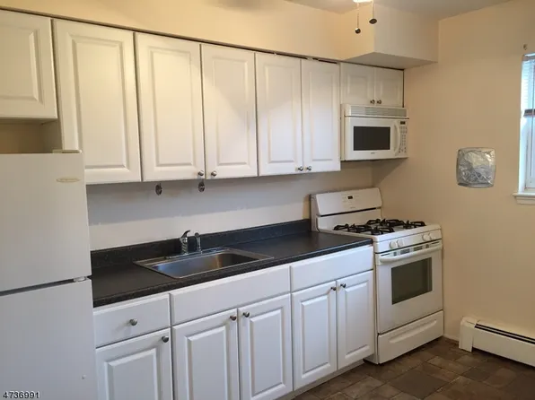 1245B Valley Rd, Wayne, NJ 07470