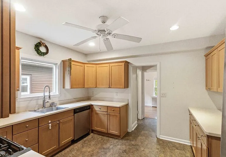10 N Elk Ave — Photo 17
