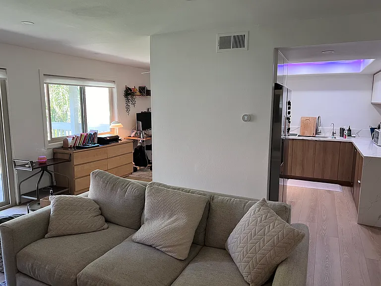 19105 Shoreline Ln #8 — Photo 3