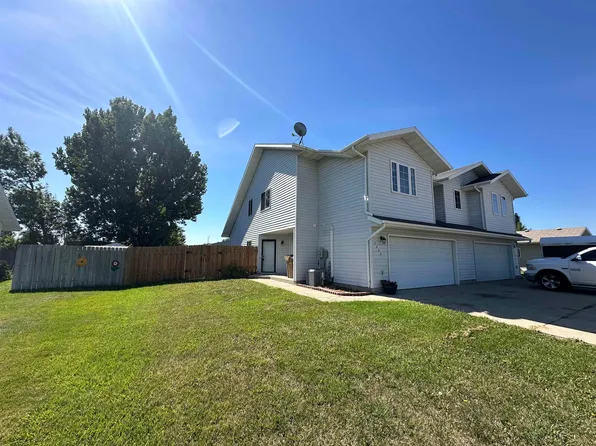 1223 34th Ave SW, Minot, ND 58701