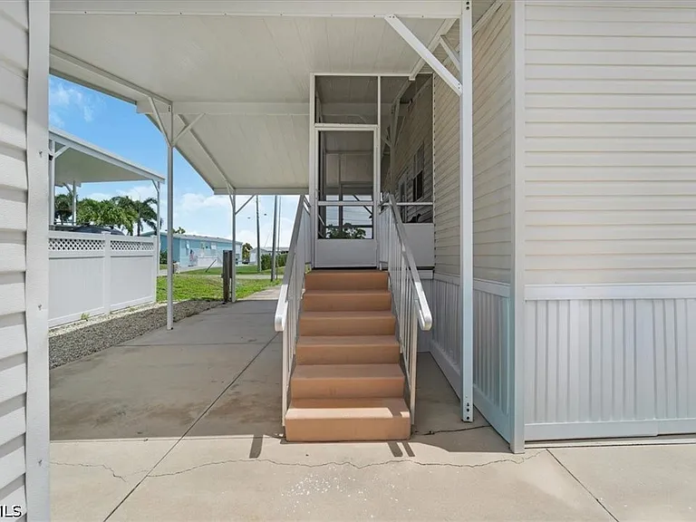 701 Coral Dr — Photo 34