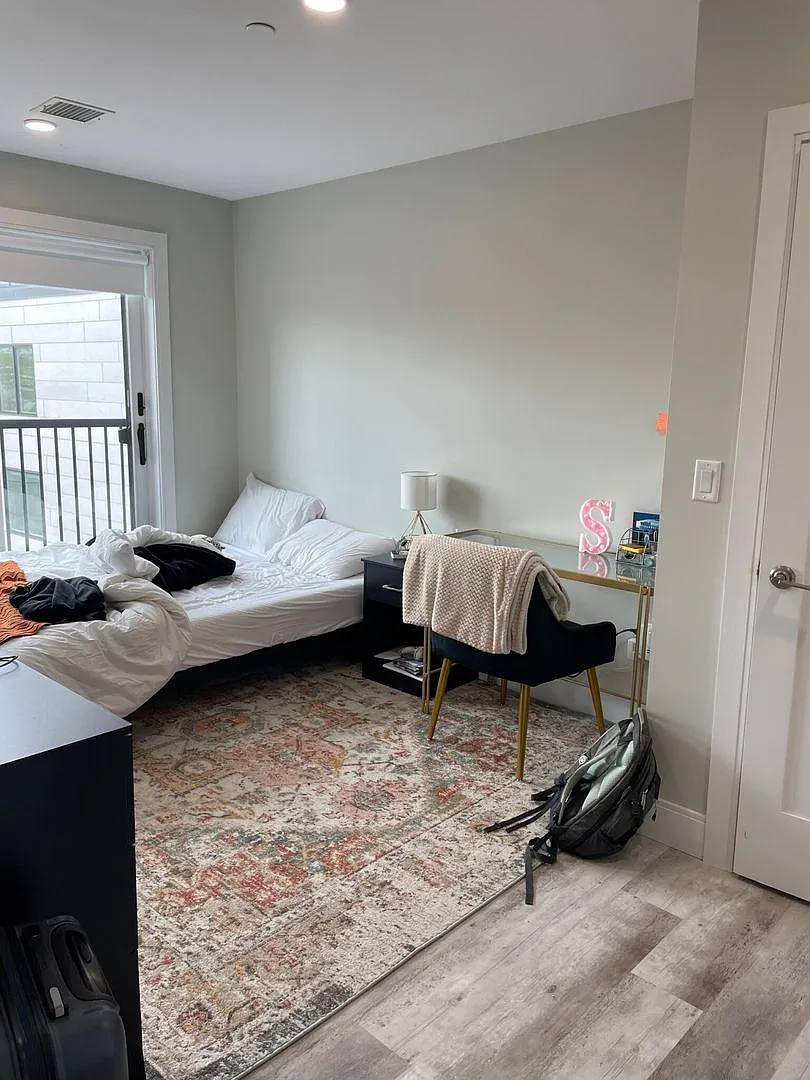 Beautiful Southie apartment — Photo 1